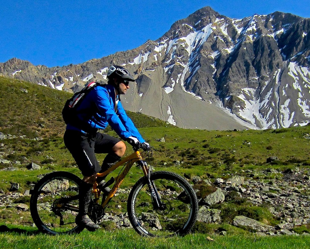 9 SANTA CRUZ Davos